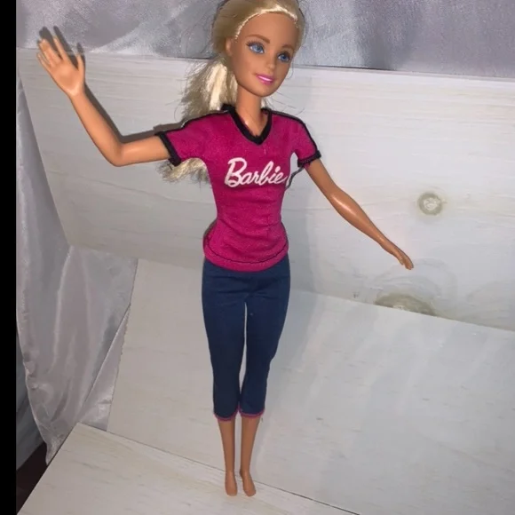 Barbie Careers Soccer Player Doll - Picture 7 of 10